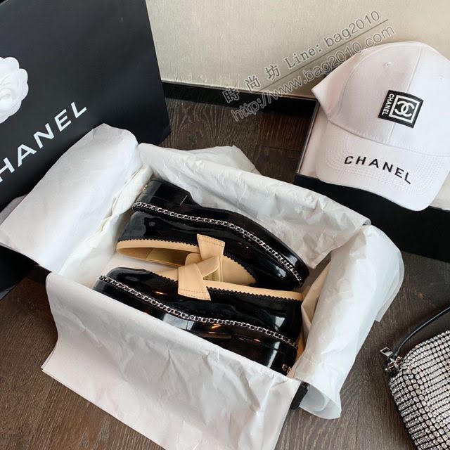 Chanel女鞋 香奈兒英倫學院風牛津鞋 鞋後跟的logo和皮穿鏈  naq1230